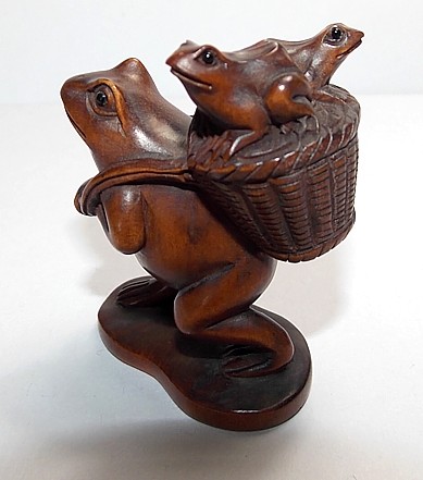японская подписная нецке Лягушка с корзинкой