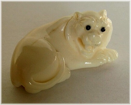 японская нэцкэ из моржового клыка РЫЧАЩИЙ ТИГР