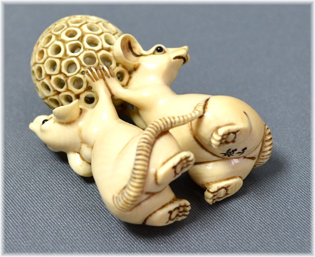 японская нецка из слоновой кости ДВЕ КРЫСЫ