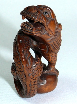 японская нэцка из кипариса ДРАКОН