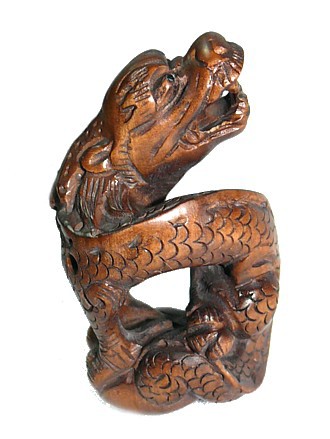 Дракон с Жемчужиной Мудрости, японская нэцка из кипариса