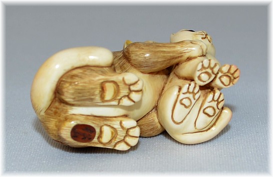 нэцкэ из слоновой кости Кошка с котенком, 1950-е гг., Япония