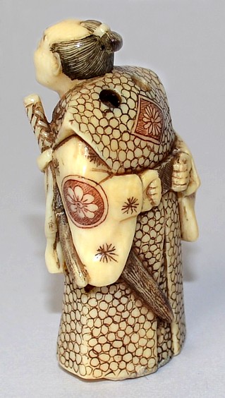 антикварная нэцкэ из слоновой кости