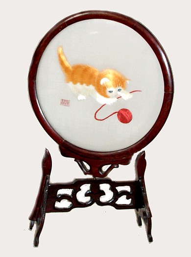 шелковый интерьерный экран с вышивкой