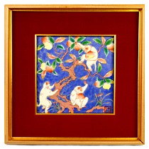 японская картина на фарфоре Обезьянки, собирающие персики 