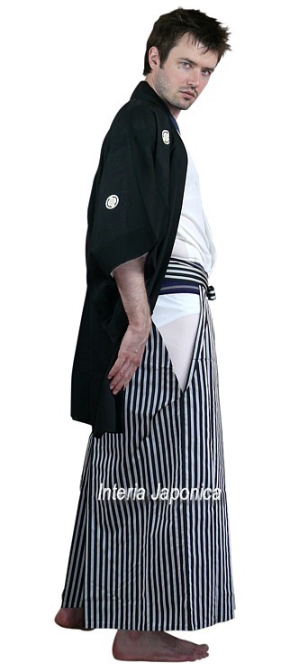 японская традиционная мужская одежда: кимоно, хаори, хакама и пояс оби