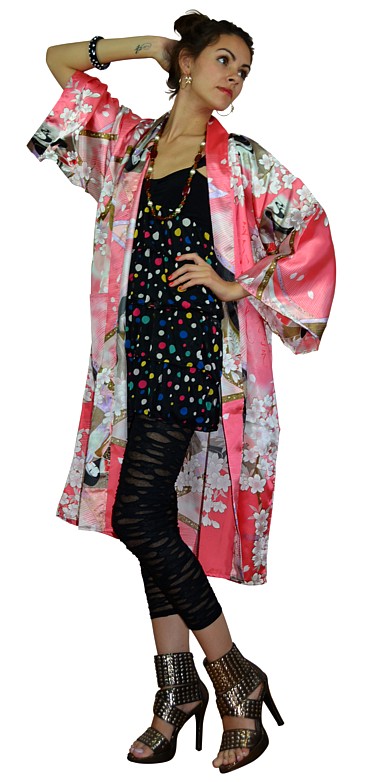 японское короткое кимоно Принцесса и Сакура