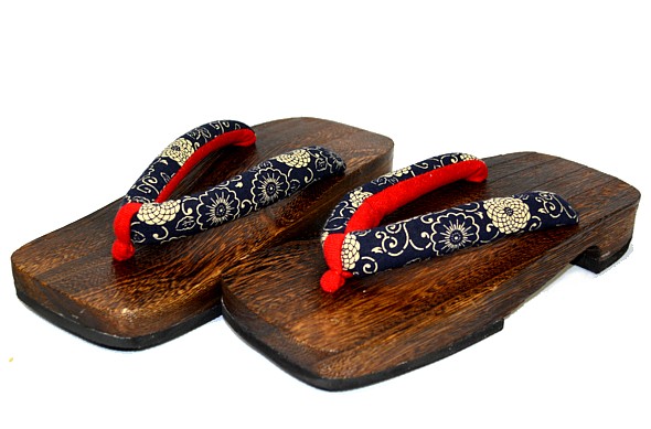 японская традиционная деревянная обувь, ручная работа 