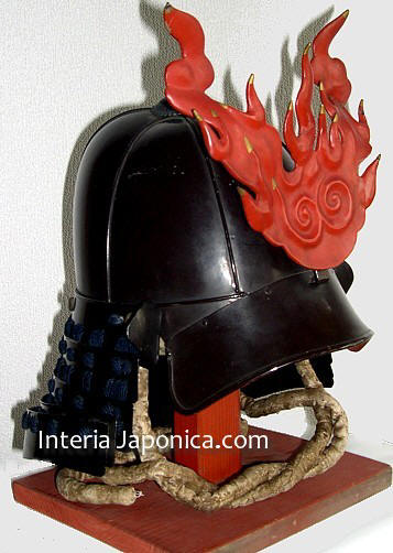 Японское антикварное холодное оружие и снаряжение. Самурайский шлем кабуто  эпохи Муромати. Interia Japonica, японский интернет-магазин.