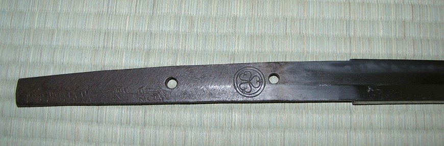 подпись местера и герб на мече