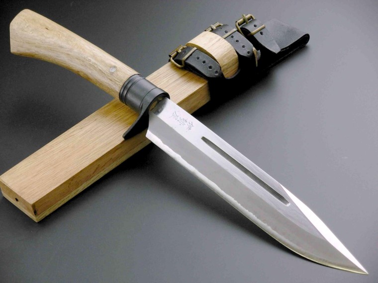 Японский нож в самурайском стиле. Японский нож Санзоку в деревянных .