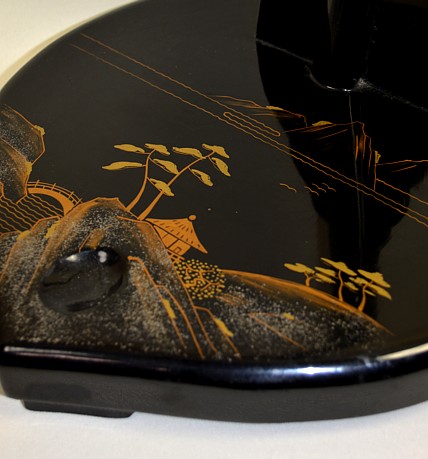 роспись в виде пейзажа с чайным домиком на японской антикварной подставке для меча