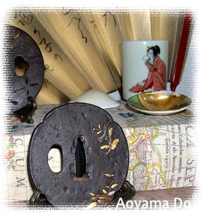 японская антикварная гарда меча - цуба, железо, ковка, впайка золота