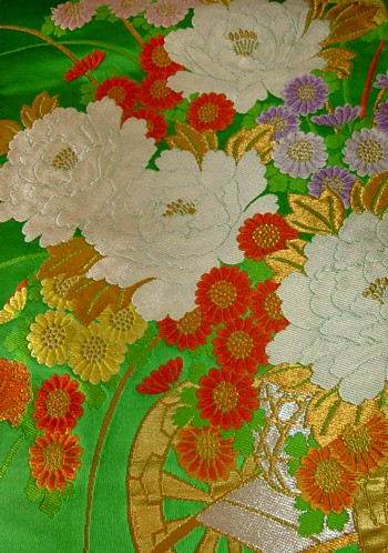 деталь рисунка на японском традиционном женском оби