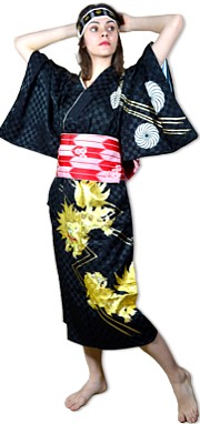 японское  кимоно с золотой росписью