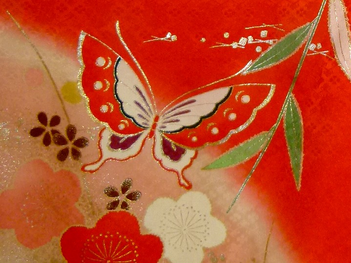  деталь рисунка на японском  шелковом праздничном кимоно