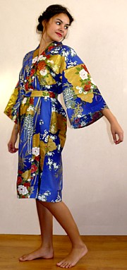 женский халатик-кимоно - стильная одежда для дома из Японии